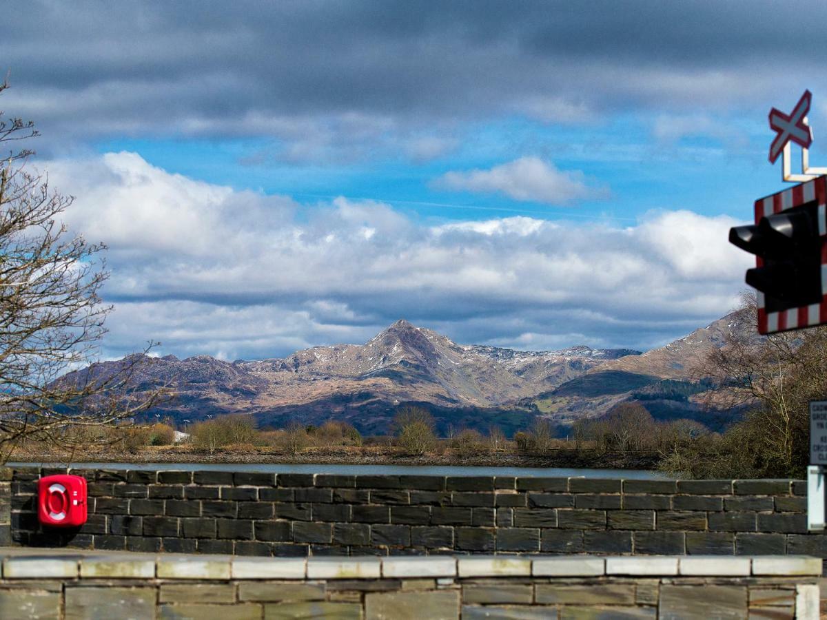 The Captain'S Bank Porthmadog Exterior foto